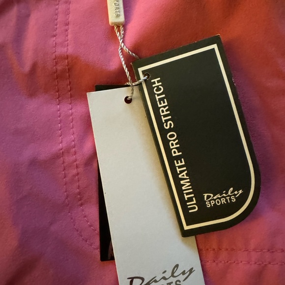 Daisy Sports Golf Shorts - Picture 3 of 4